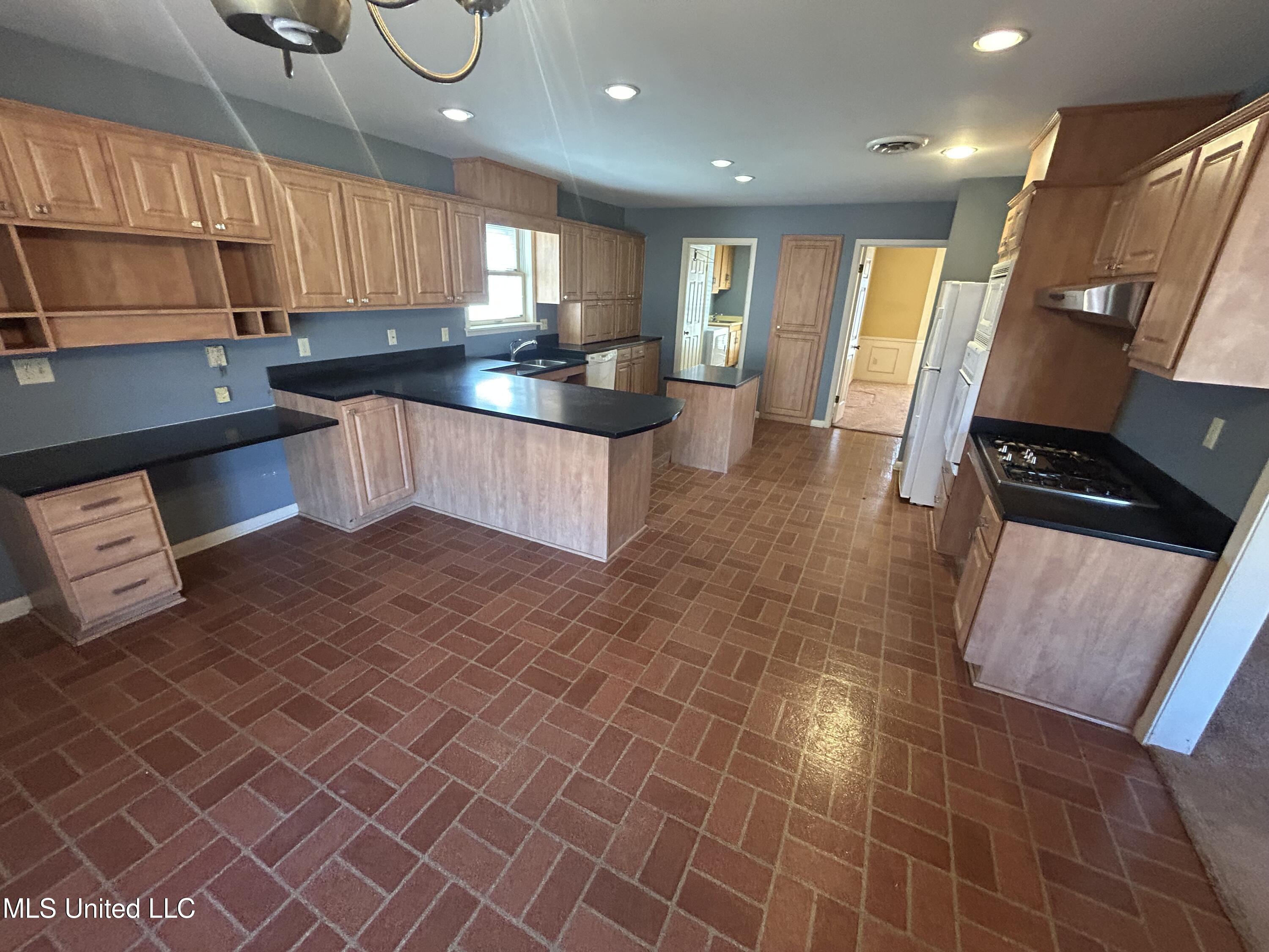 719 Sumner Avenue Greenwood, MS 38930 - Photo 4 of 6 IMG_4488