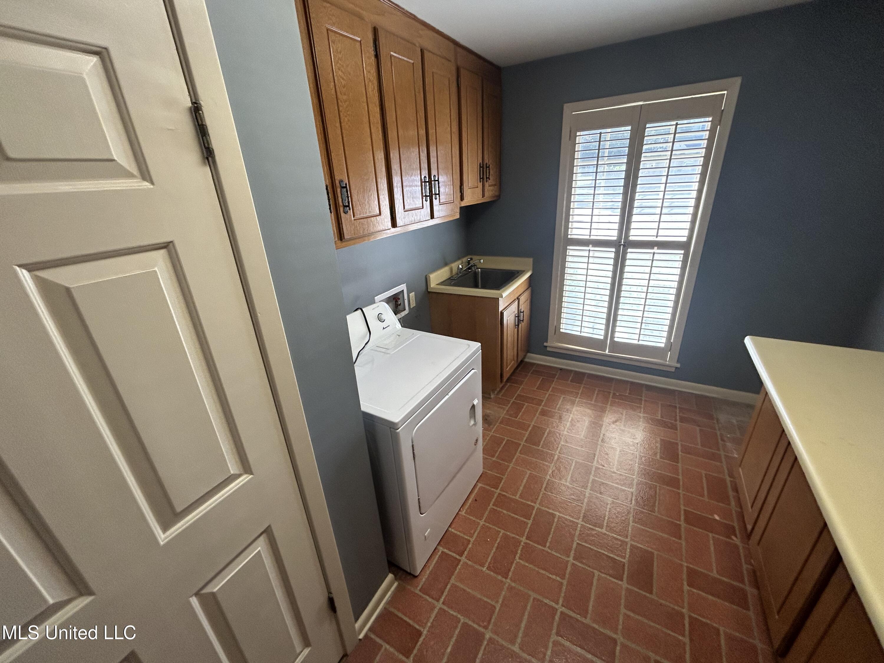 719 Sumner Avenue Greenwood, MS 38930 - Photo 5 of 6 IMG_4494