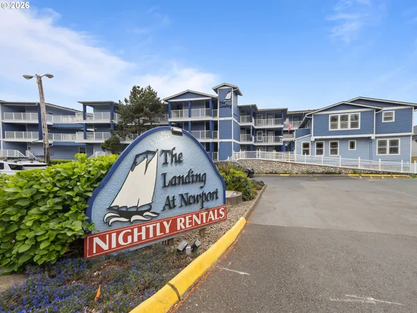 $370,000 | 890 Southeast Bay Blvd., Unit 206, Newport, OR 97365