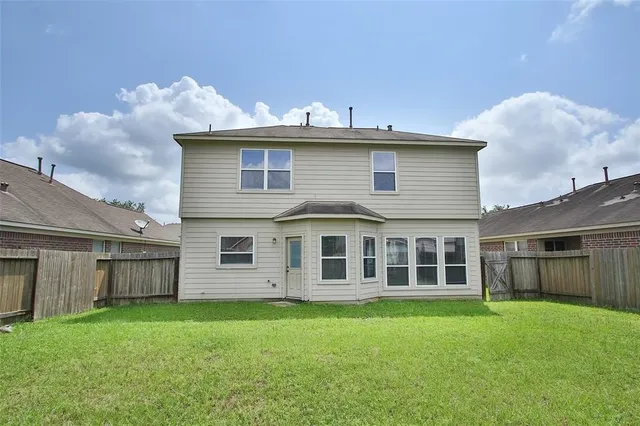 a view of a house with backyard