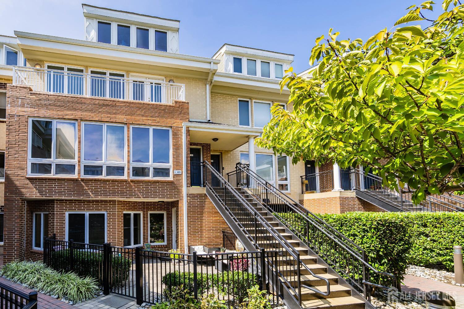 368 Rector Street, Unit 521 Perth Amboy, NJ 08861 - Photo 25 of 41 a front view of a building