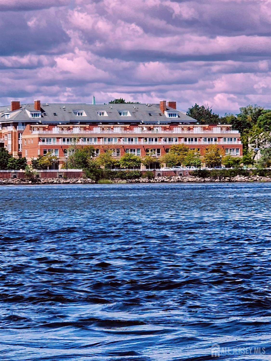 368 Rector Street, Unit 521 Perth Amboy, NJ 08861 - Photo 39 of 41 a view of an ocean