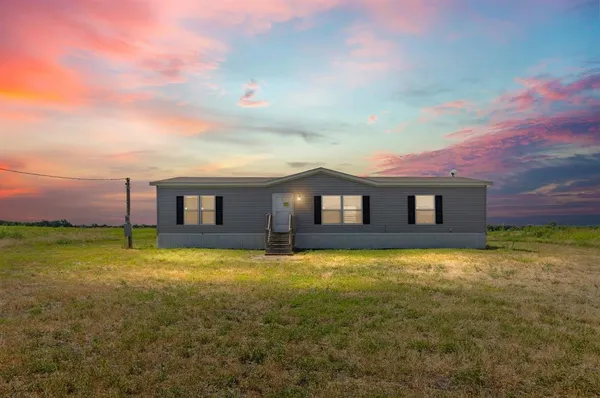 $299,900 | 3828 Farm Road 272, Celeste, TX 75423