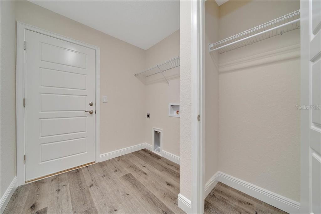 6762 Cherry Road Ocala, FL 34472 - Photo 14 of 29 a view of wooden floor