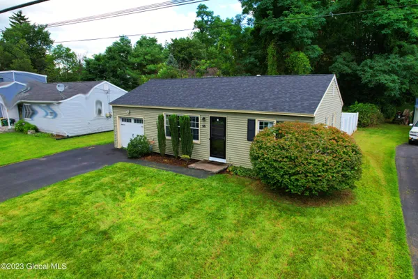 $1,900 | 66 Cordell Road, Colonie, NY 12304