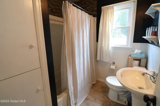 $1,900 | 66 Cordell Road, Colonie, NY 12304