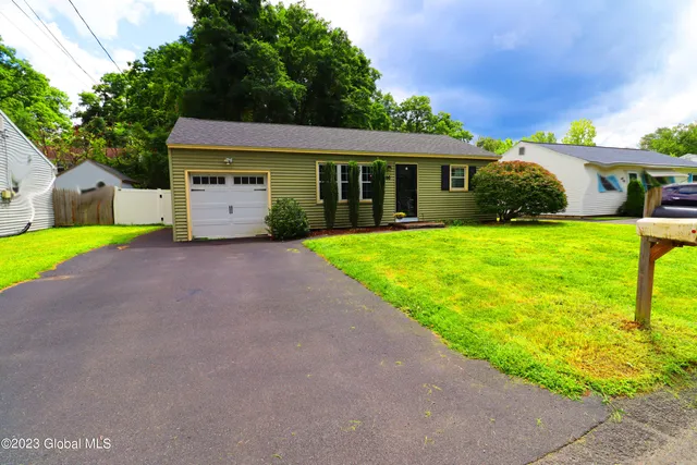 $1,900 | 66 Cordell Road, Colonie, NY 12304