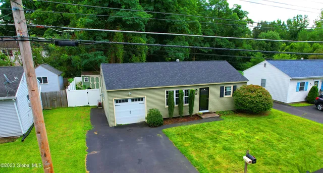 $1,900 | 66 Cordell Road, Colonie, NY 12304