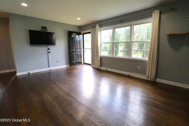 $1,900 | 66 Cordell Road, Colonie, NY 12304