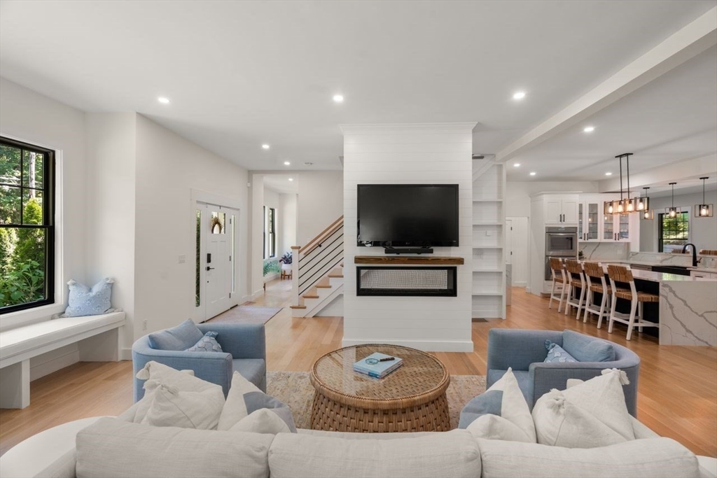 283 Walnut Street Wellesley, MA 02481 - Photo 4 of 33