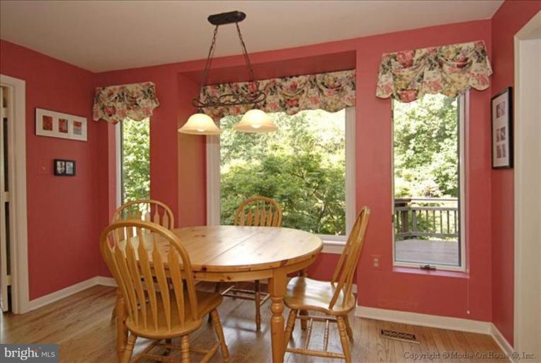10295 Dunn Meadow Road Vienna, VA 22182 - Photo 11 of 30 Breakfast Area