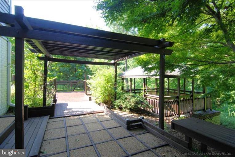 10295 Dunn Meadow Road Vienna, VA 22182 - Photo 5 of 30 Patio