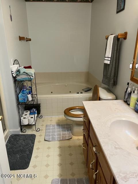 538 Deer Run Road New Bern, NC 28562 - Photo 7 of 15 master bath
