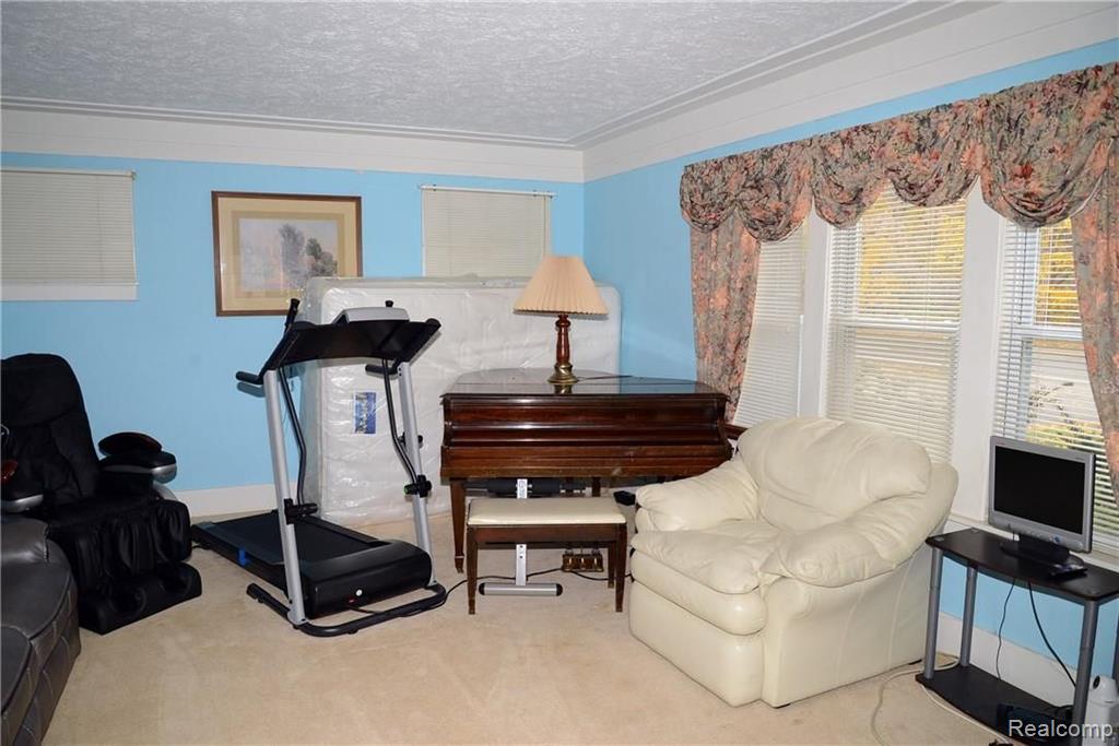 2215 West Auburn Road Rochester Hills, MI 48309 - Photo 7 of 34