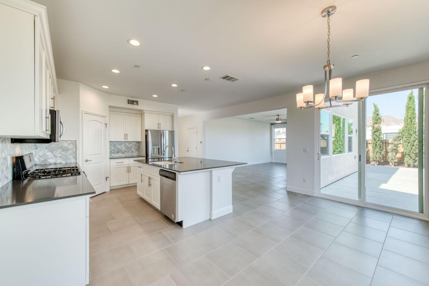 3923 Morris Avenue Clovis, CA 93619 - Photo 12 of 47