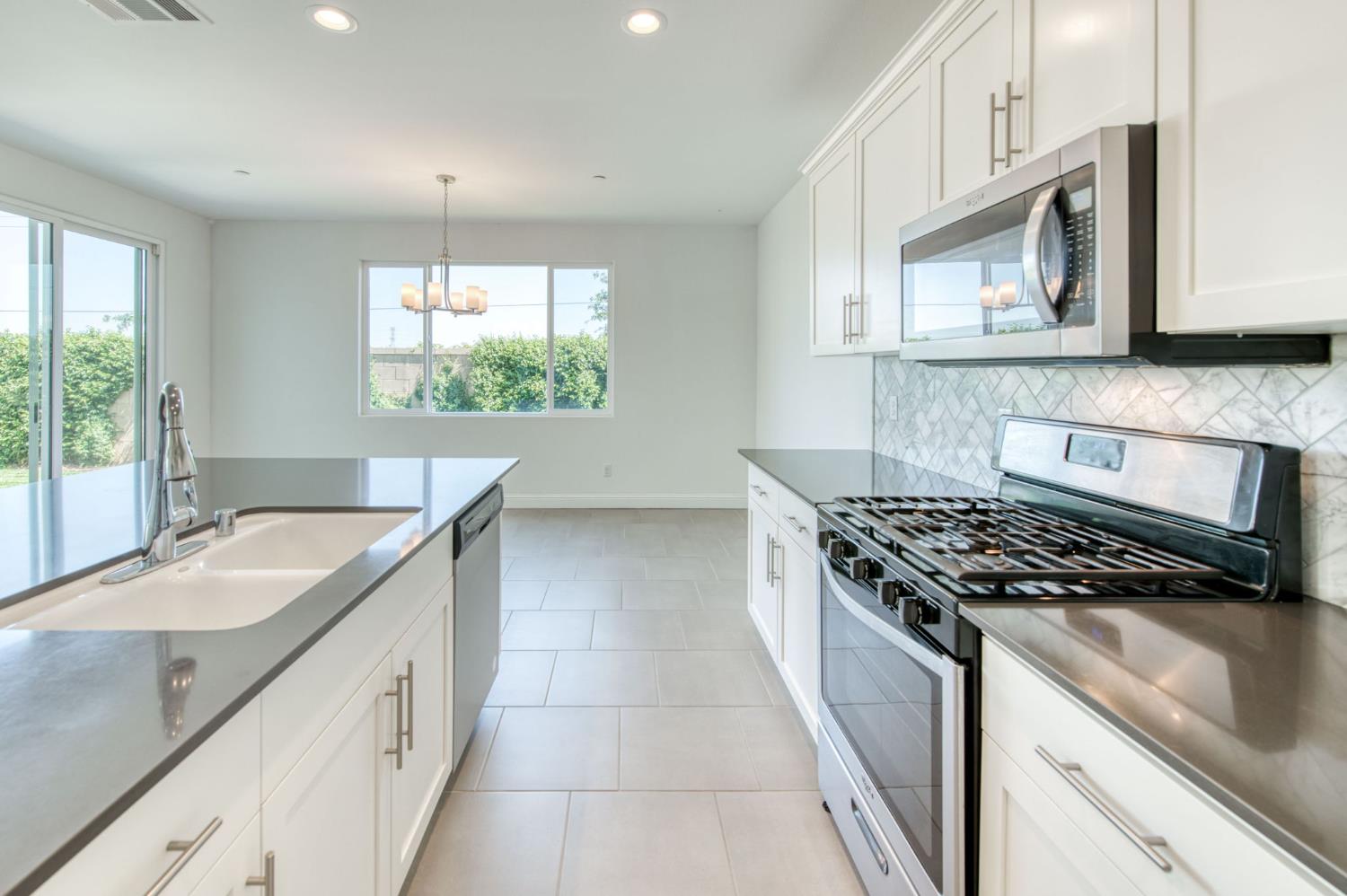 3923 Morris Avenue Clovis, CA 93619 - Photo 15 of 47