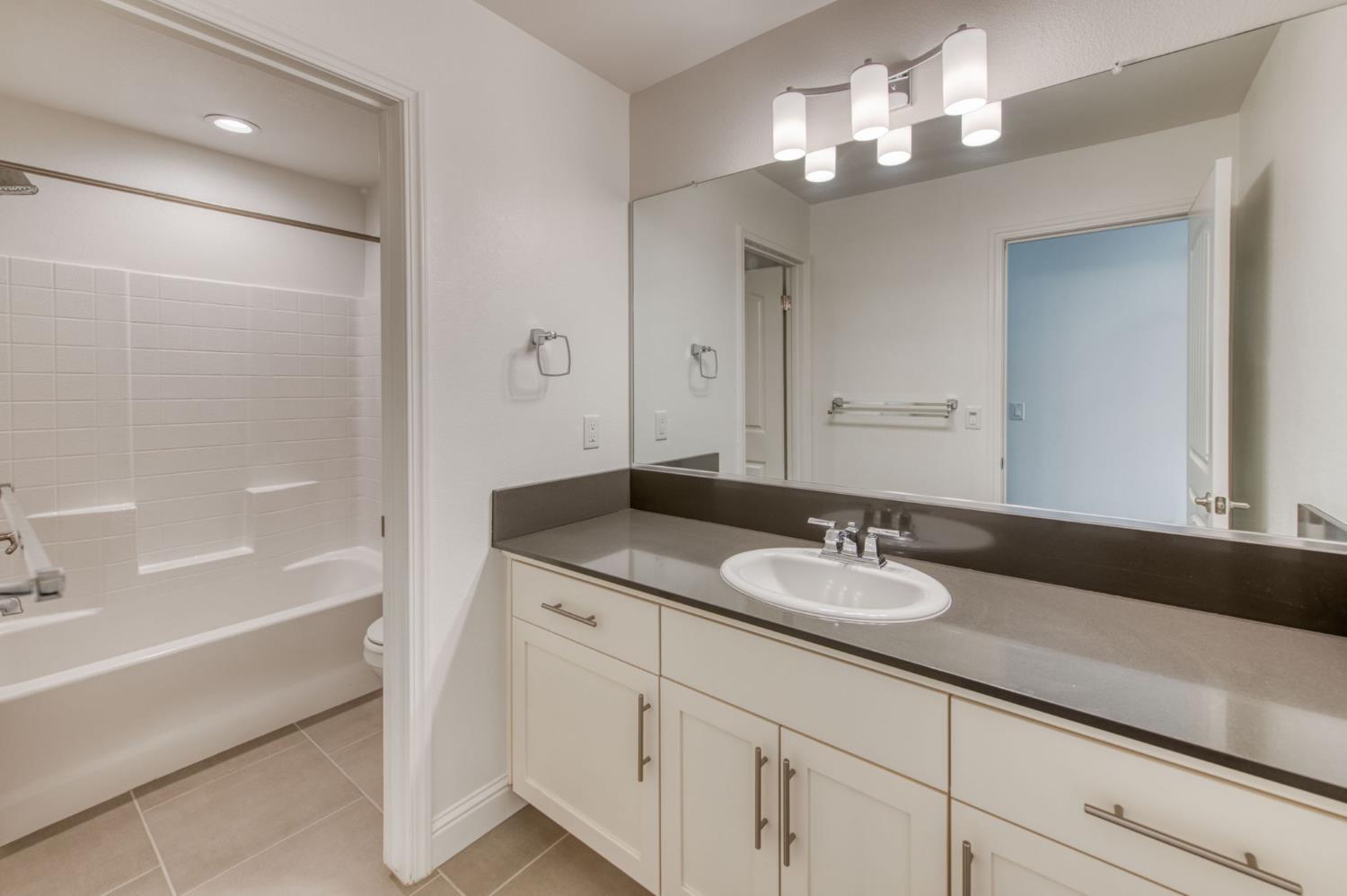 3923 Morris Avenue Clovis, CA 93619 - Photo 28 of 47