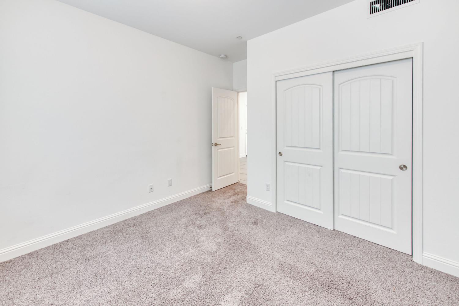 3923 Morris Avenue Clovis, CA 93619 - Photo 6 of 47