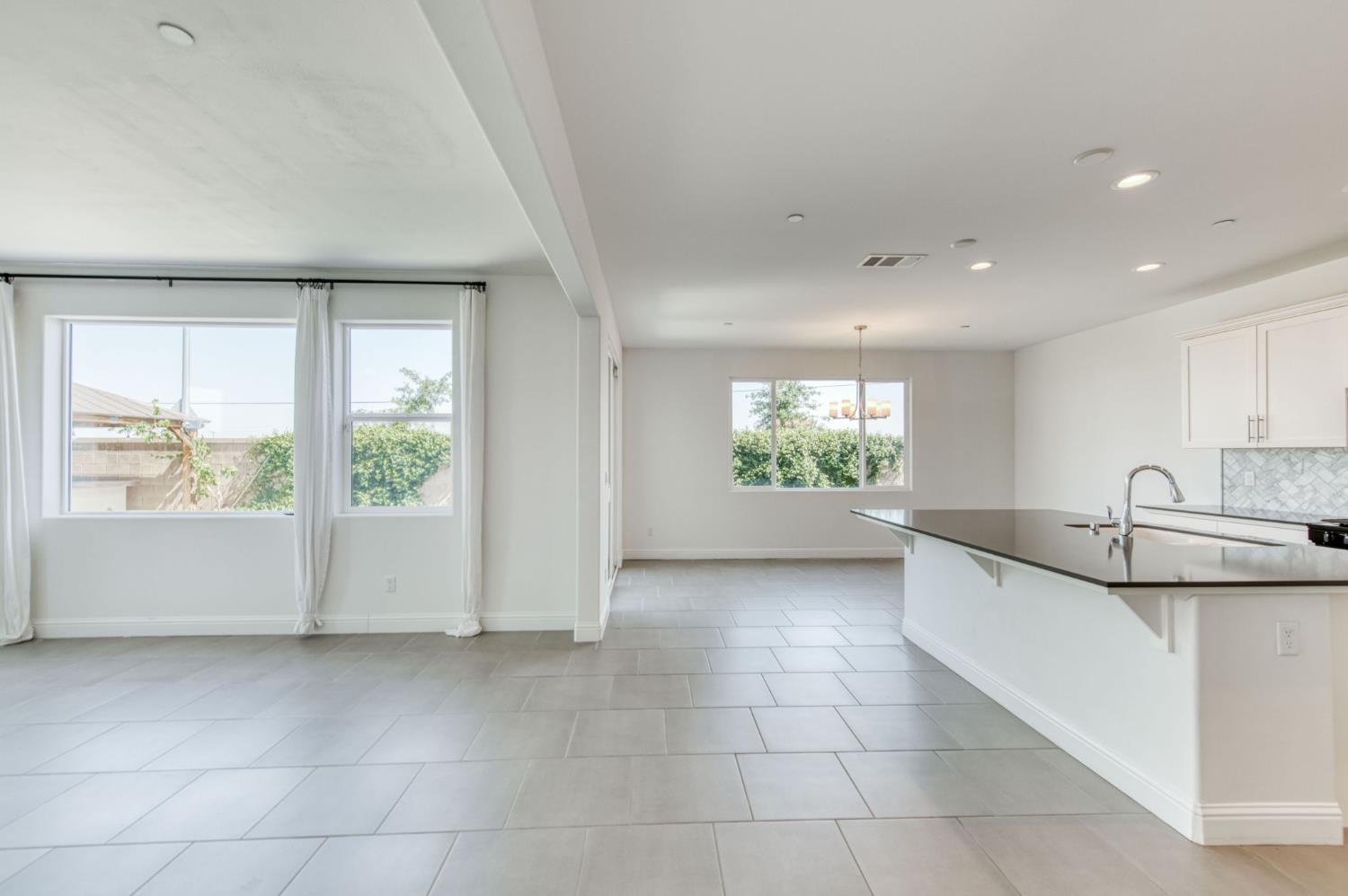 3923 Morris Avenue Clovis, CA 93619 - Photo 7 of 47