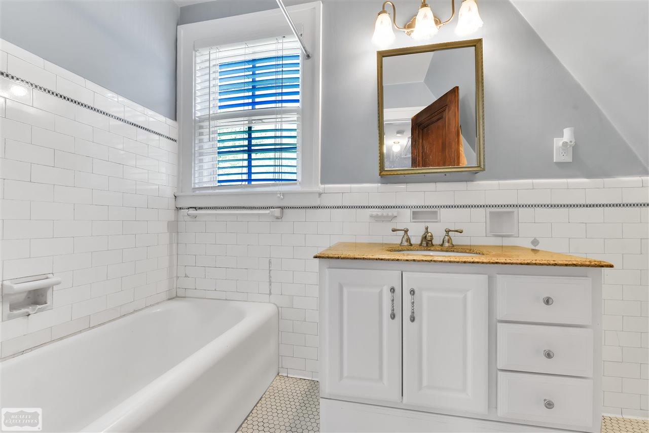 841 Fisher Road Grosse Pointe, MI 48230 - Photo 19 of 25