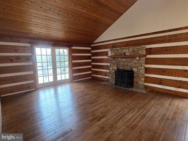 $2,300 | 8022 Dulins Ford Road, Marshall, VA 20115