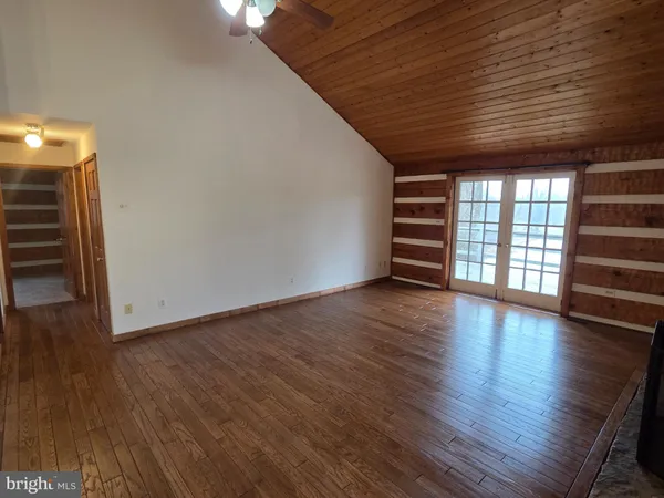 $2,300 | 8022 Dulins Ford Road, Marshall, VA 20115