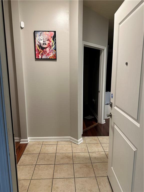 870 Mayson Turner Road Northwest, Unit 1110 Atlanta, GA 30314 - Photo 6 of 18 a view of an empty room