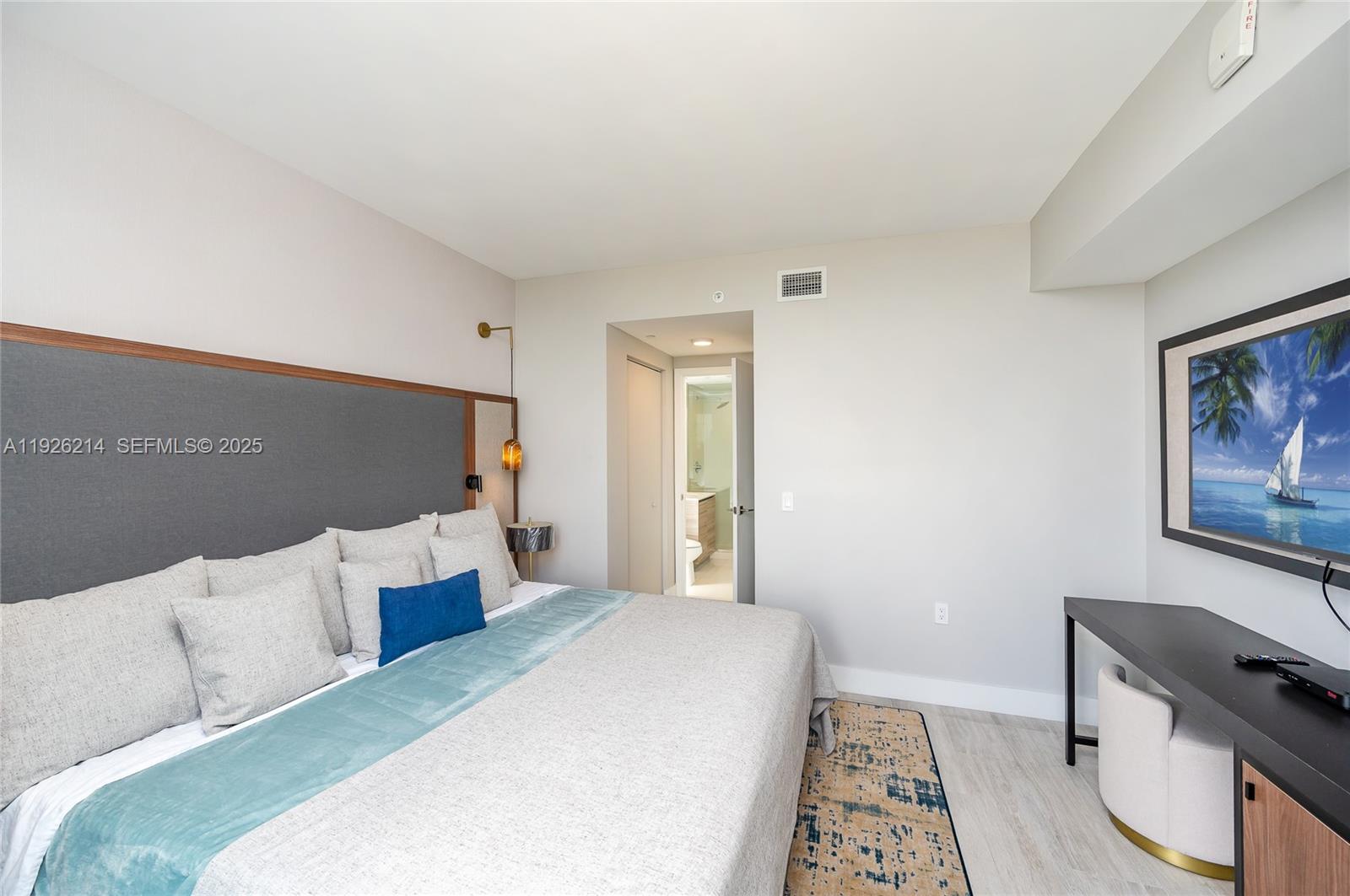 121 Northeast 34th Street, Unit PH3215 Miami, FL 33137 - Photo 14 of 30