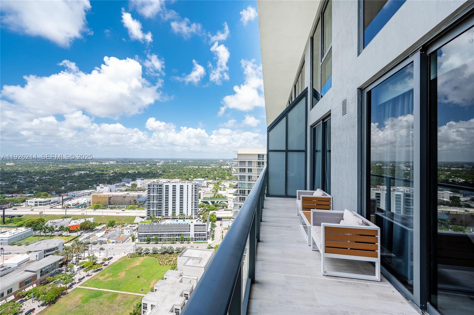 121 Northeast 34th Street, Unit PH3215 Miami, FL 33137 - Photo 6 of 30