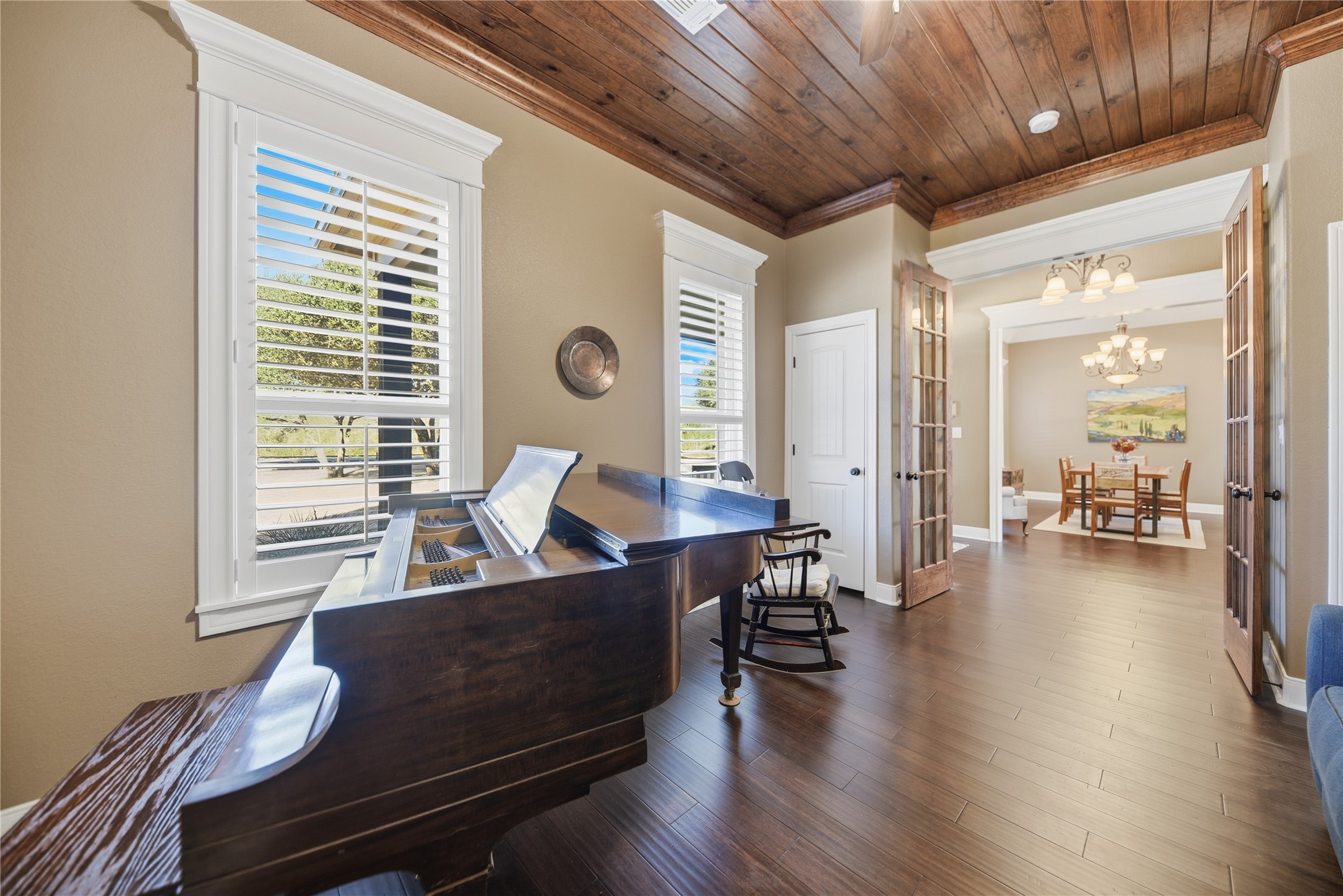 110 Windy Acres Road Brenham, TX 77833 - Photo 22 of 38 a living room with furniture and wooden floor