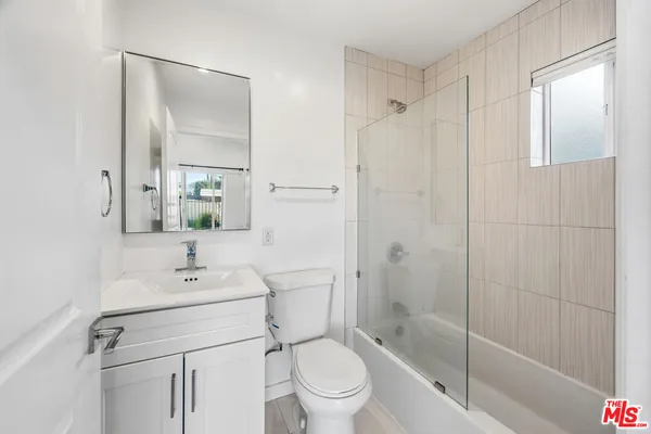 $4,600 | 17141 Sherman Way, Lake Balboa, CA 91406