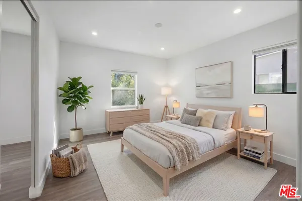 $4,600 | 17141 Sherman Way, Lake Balboa, CA 91406