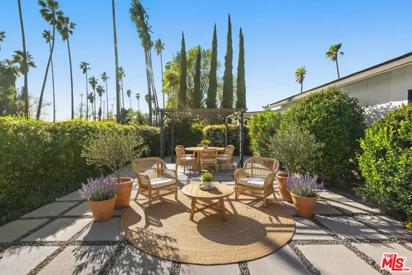 $4,600 | 17141 Sherman Way, Lake Balboa, CA 91406