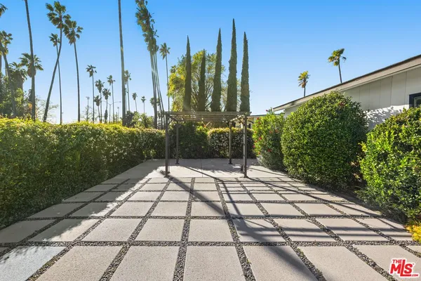 $4,600 | 17141 Sherman Way, Lake Balboa, CA 91406