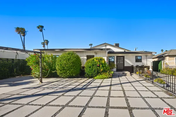 $4,600 | 17141 Sherman Way, Lake Balboa, CA 91406