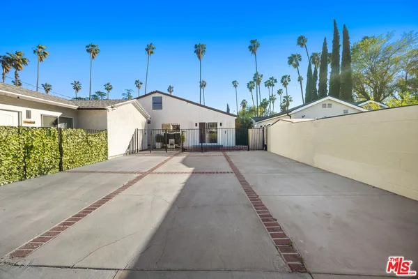 $4,600 | 17141 Sherman Way, Lake Balboa, CA 91406