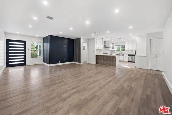 $4,600 | 17141 Sherman Way, Lake Balboa, CA 91406