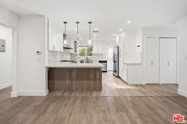 $4,600 | 17141 Sherman Way, Lake Balboa, CA 91406