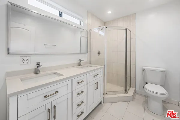 $4,600 | 17141 Sherman Way, Lake Balboa, CA 91406