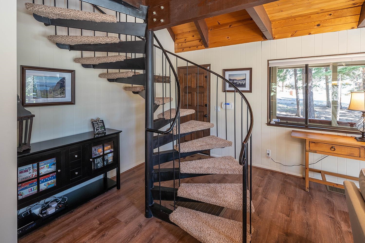 11928 Chamonix Road Truckee, CA 96161 - Photo 9 of 21 Gallery Image 9