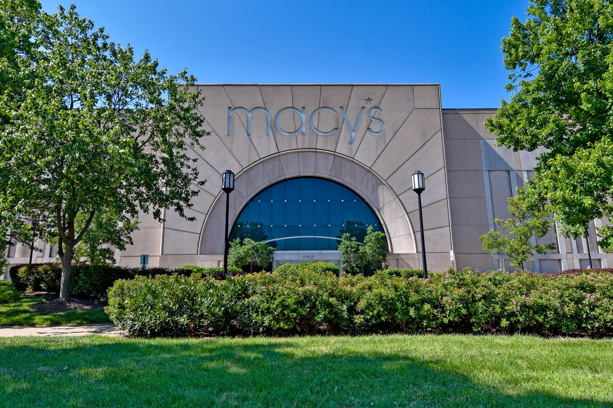 1300 South Arlington Ridge Road, Unit 204 Arlington, VA 22202 - Photo 42 of 49 Iconic Macy's storefront in summer.