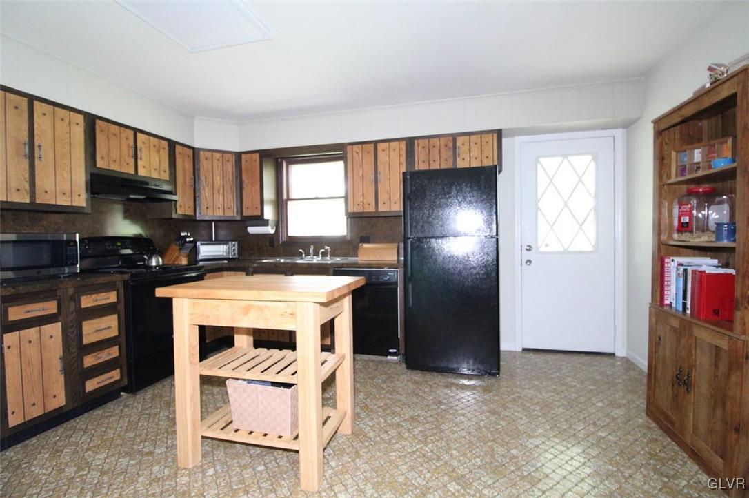 2917 Fischer Road Easton, PA 18045 - Photo 6 of 15 Gallery Image 6
