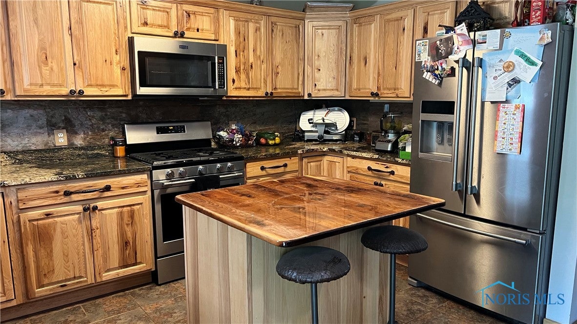 23348 Nagel Road Defiance, OH 43512 - Photo 8 of 18 Kitchen?granite countertops