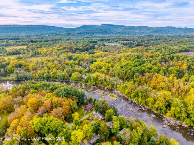 a view of a hallway with closet