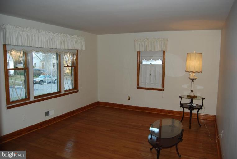 539 Cleveland Road Linthicum Heights, MD 21090 - Photo 8 of 23 Living Room #2