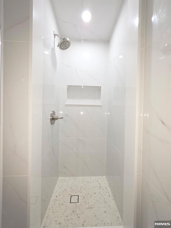 72 Chestnut Street, Unit 2R Montclair, NJ 07042 - Photo 12 of 14