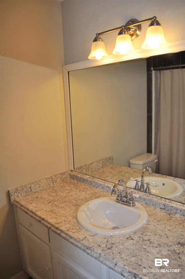 3629 Vista Ridge Drive Mobile, AL 36693 - Photo 14 of 16 Bathroom