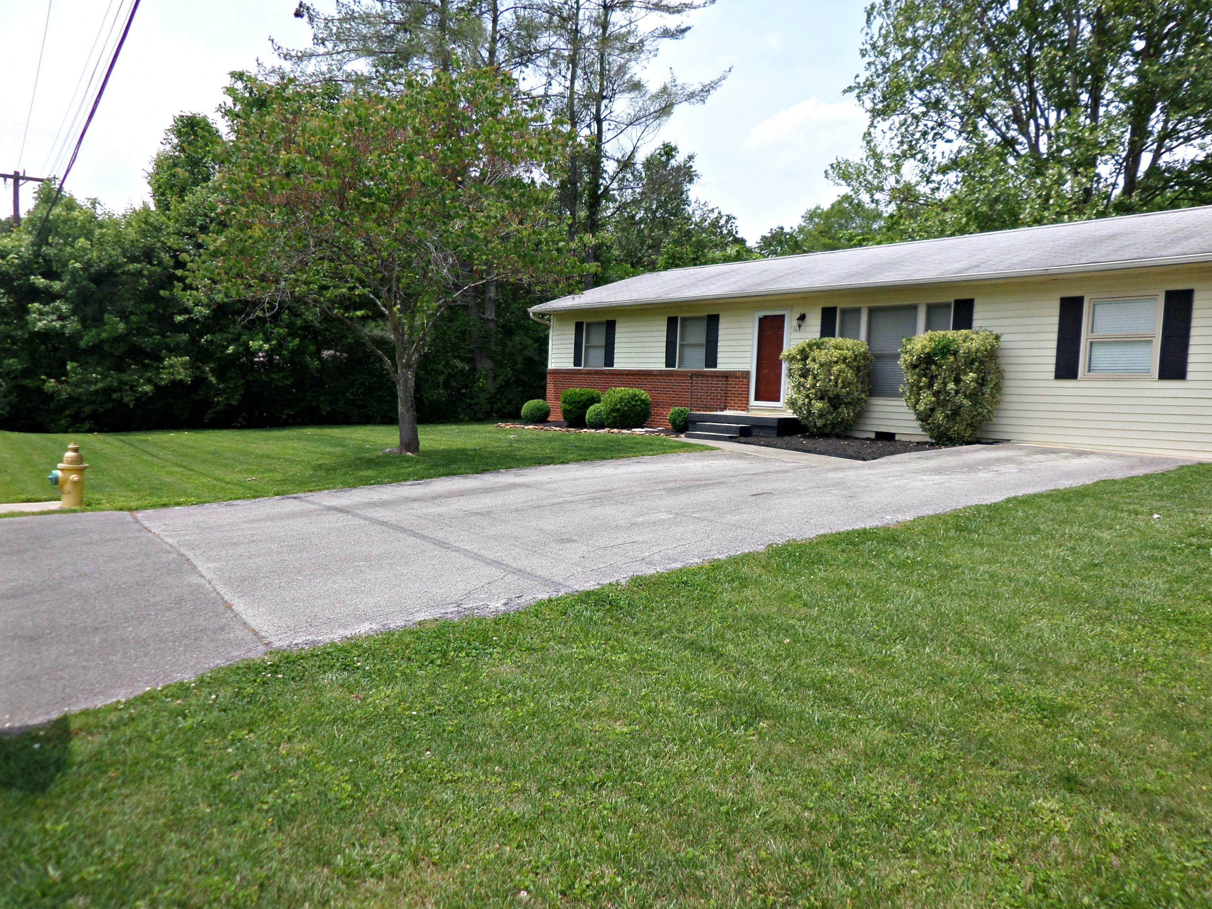 102 West Lincoln Road Oak Ridge, TN 37830 - Photo 21 of 23 Front Yard
