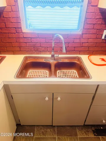 a close view of sink