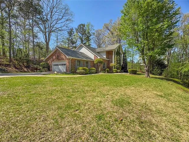 $475,000 | 930 East Lake Drive, Gainesville, GA 30506